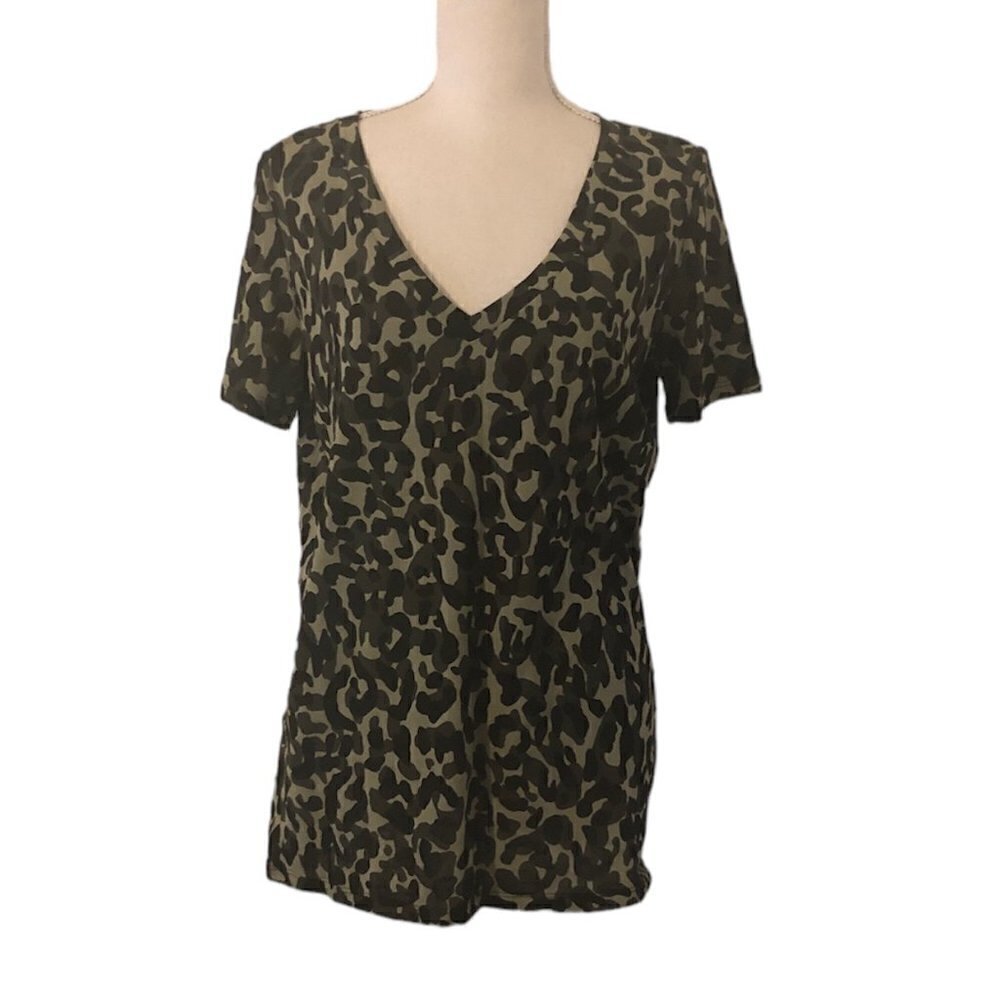 PINK Tee Shirt Women's Size Medium Green Camo Short Sleeve Print V-Neck NWT